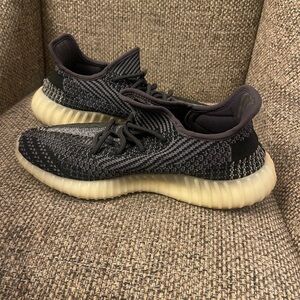Yeezy Shoes size 9